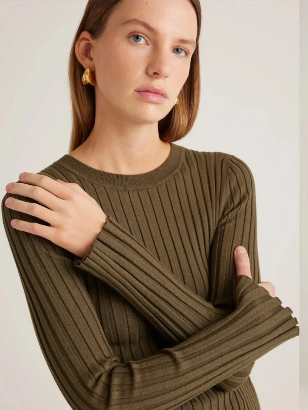 Quince Ribbed Long-Sleeve Sweater in Olive Cotton Cashmere - Picture 2 of 4